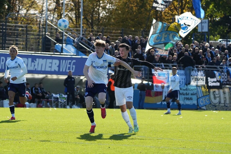 Leon Damer (r.) ersetzte im Angriff der Chemnitzer den Rot-gesperrten Top-Torjäger Dejan Bozic.