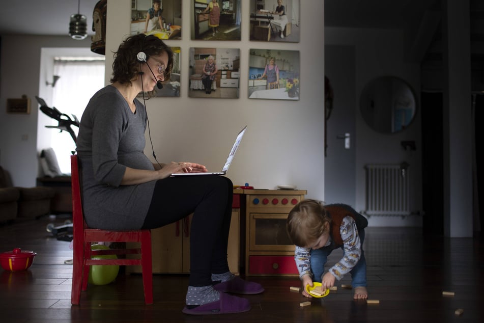 Homeoffice hat den Stress noch verstärkt: Zum internationalen Frauentag soll auch auf die Mehrfachbelastung von Frauen hingewiesen werden (Symbolbild).