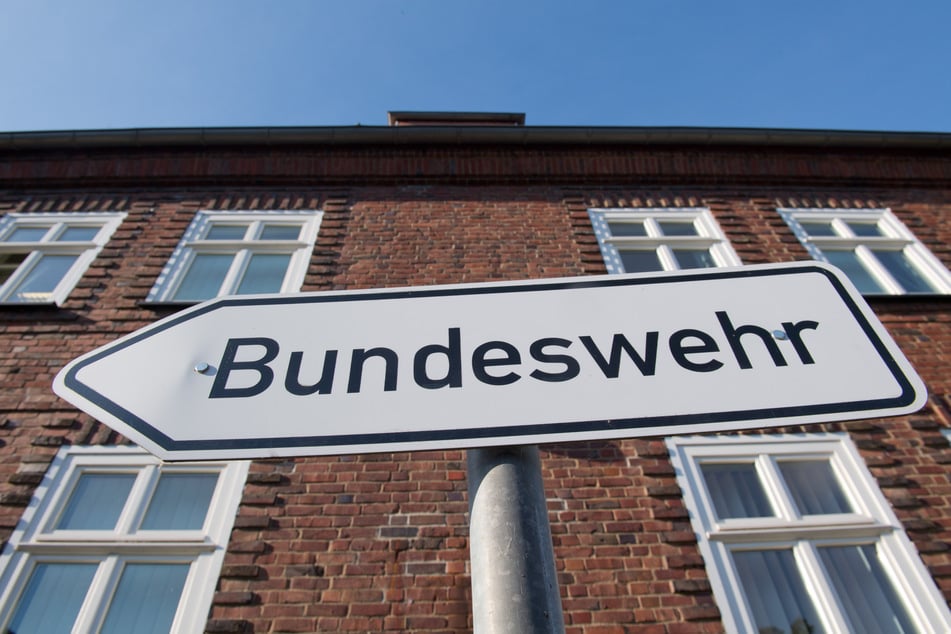 Der Bundeswehr sollen neue Bauten erleichtert werden. Denkmal-, Wasser- und Naturschutzrecht bleiben womöglich auf der Strecke. (Symbolbild)