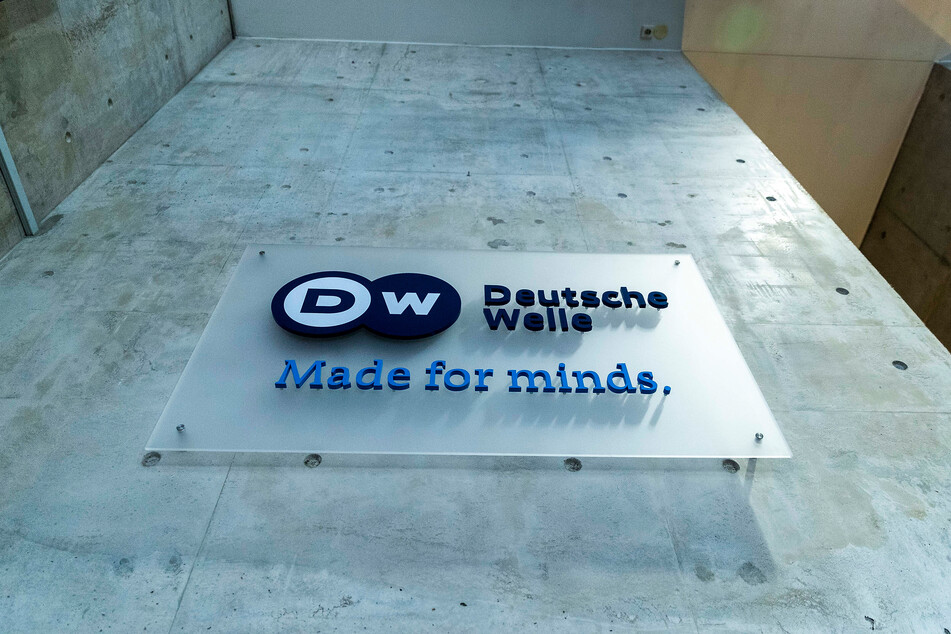 Der Sender Deutsche Welle hat Einsparungen und Stellenabbau angekündigt.