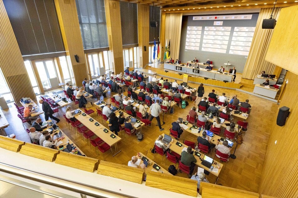 Im Dresdner Rathaus stimmten 70 Stadträte ab. Ergebnis: Man folgt der Empfehlung des Bau-Ausschusses.