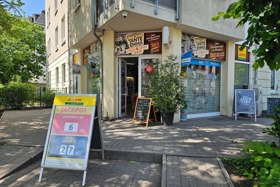 Der überfallene Laden an der Augsburger Straße in Dresden.