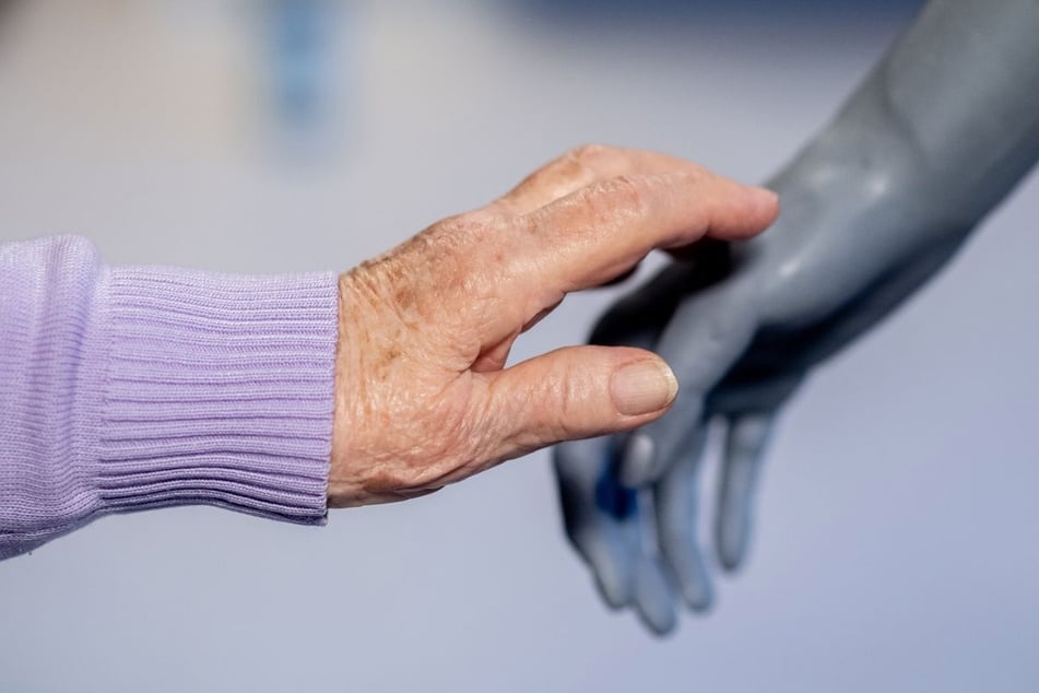 Berlin: Kuscheln mit KI? Deutsches Start-up entwickelt Roboter gegen Einsamkeit