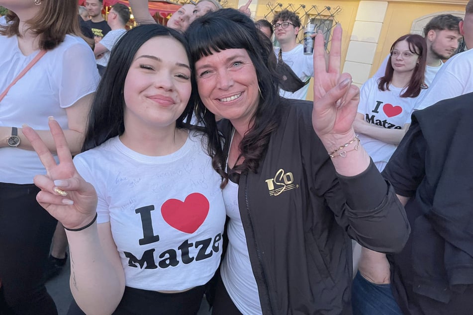 Tochter Leonie (18) und Mama Nicole (43) genossen als echte Reim-Fans den Abend gemeinsam, waren textsicher und tanzfreudig.