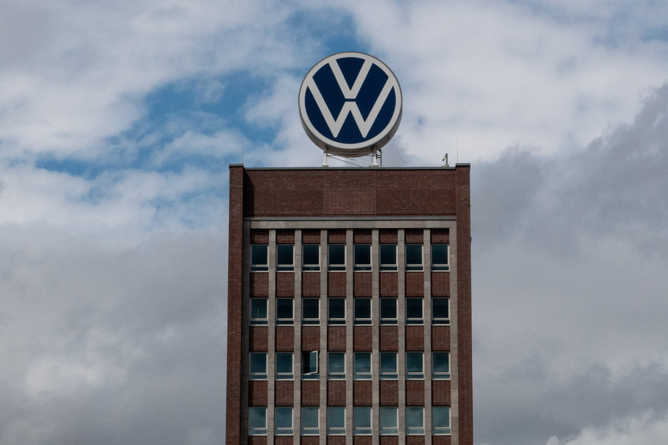 Mehrere Betriebsräte klagen gegen Volkswagen wegen Kürzungen der Gehälter und Rückzahlungen. (Symbolbild)