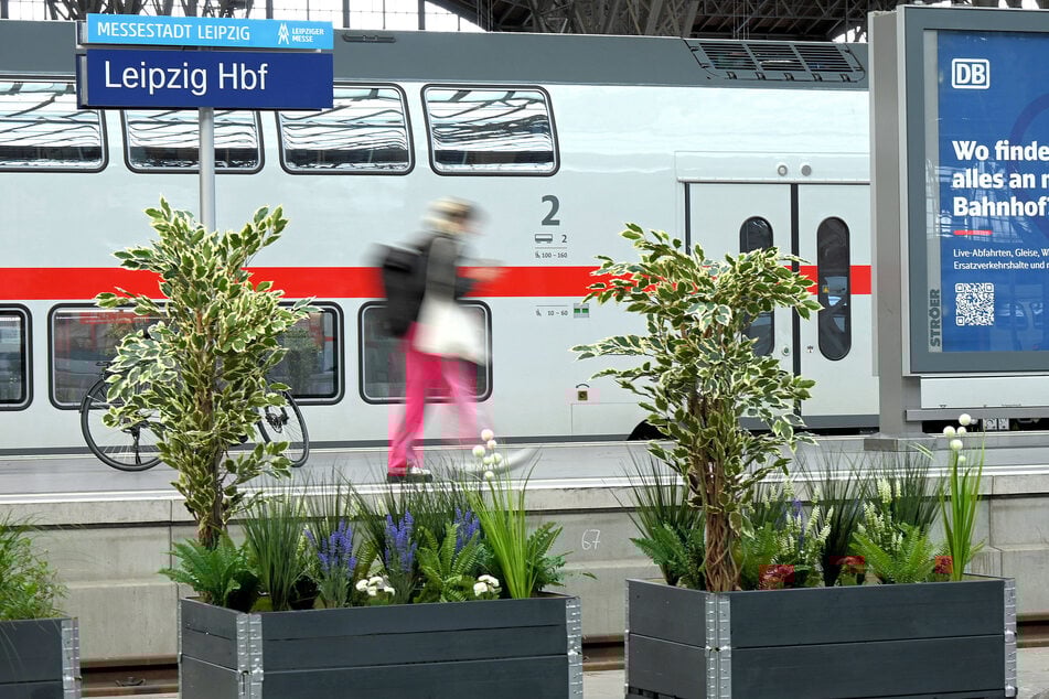 Die Pflanzkübel sollen die Bahnsteige optisch aufwerten.