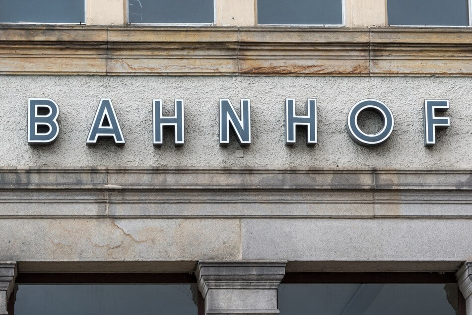 Am Bahnhof sorgte ein betrunkener Mann für Ärger. Jetzt ermittelt die Bundespolizei gegen den 25-Jährigen.