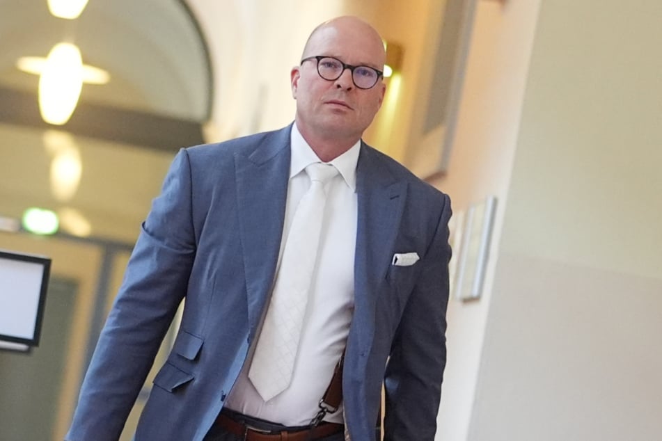 Sascha Böttner, Verteidiger des in U-Haft sitzenden mutmaßlichen Mit-Entführers Tal S., hatte seinerseits Rückfragen an den Zeugen.
