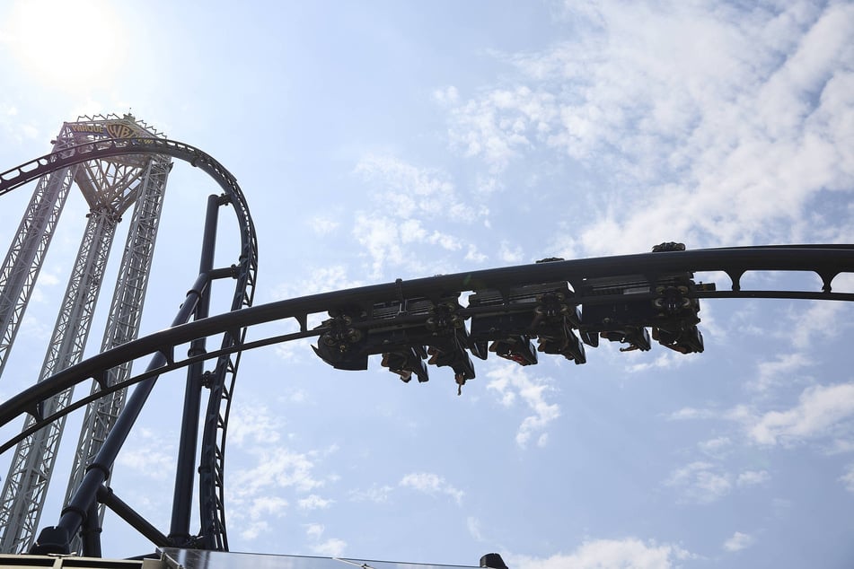 Während einer Fahrt mit der Achterbahn "Batman Gotham City Escape" wurde ein Mann schwer verletzt.