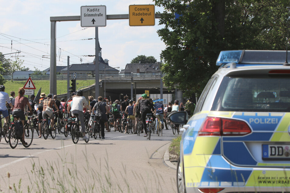 Kräfte der Bereitschafts- und der Verkehrspolizei sicherten die Demo ab.