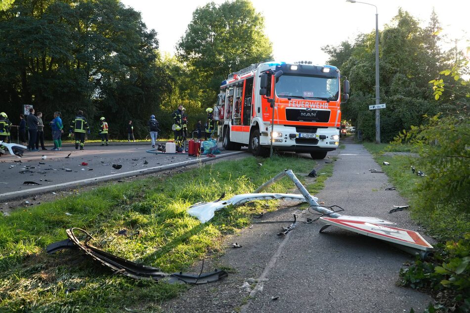 Unter anderem die Feuerwehr ist vor Ort.