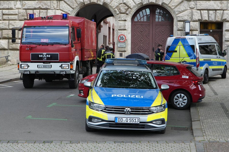 Polizei und Feuerwehr rückten am Montag zum Neuen Rathaus aus.