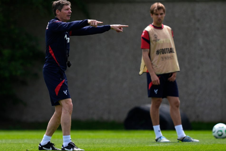 Aktuell bereiten sich Oliver Glasner (51) und Crystal Palace auf das Finale der Conference League vor.