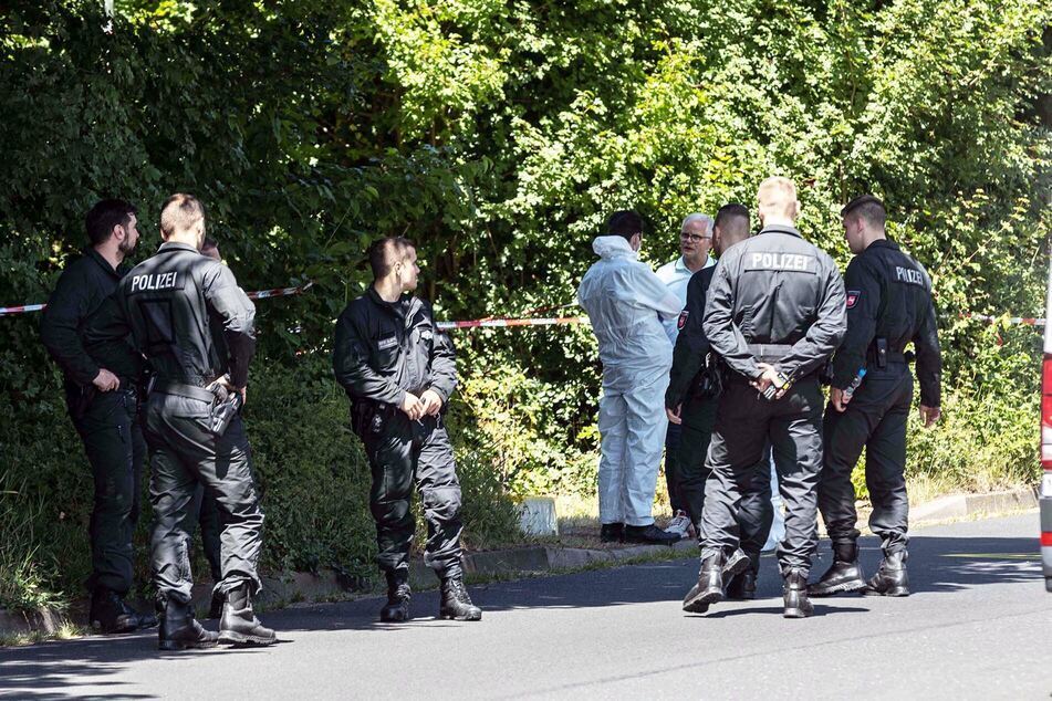 Polizisten fanden die Leiche der 15-Jährigen am Dienstag in einer Grünanlage in Salzgitter.