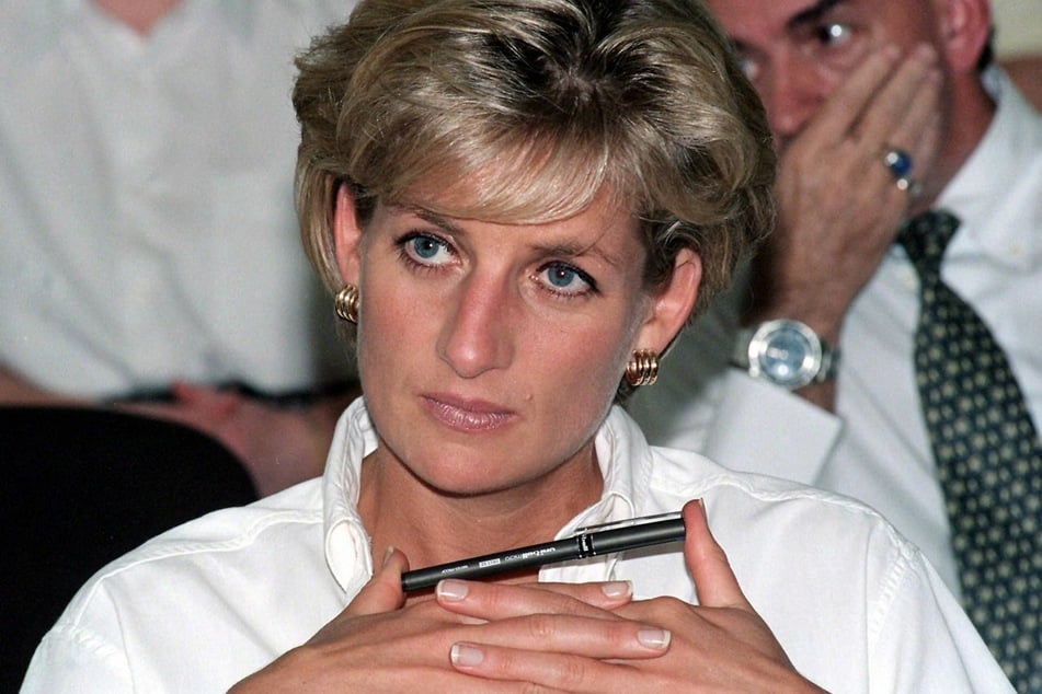Charles Spencer will in seinem neuen Buch bislang unbekannte Einblicke in das Leben seiner Schwester Diana geben. (Archivfoto)