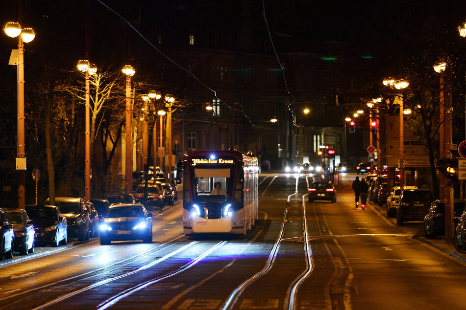 Bei steigenden Energiepreisen profitieren die Kommunen vom Umstieg auf LED-Straßenbeleuchtung.