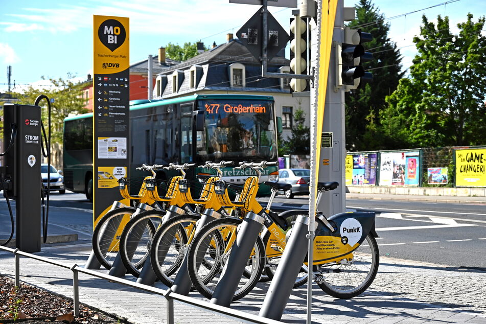 Am neu gestalteten Trachenberger Platz stehen jetzt auch MOBIbikes bereit.