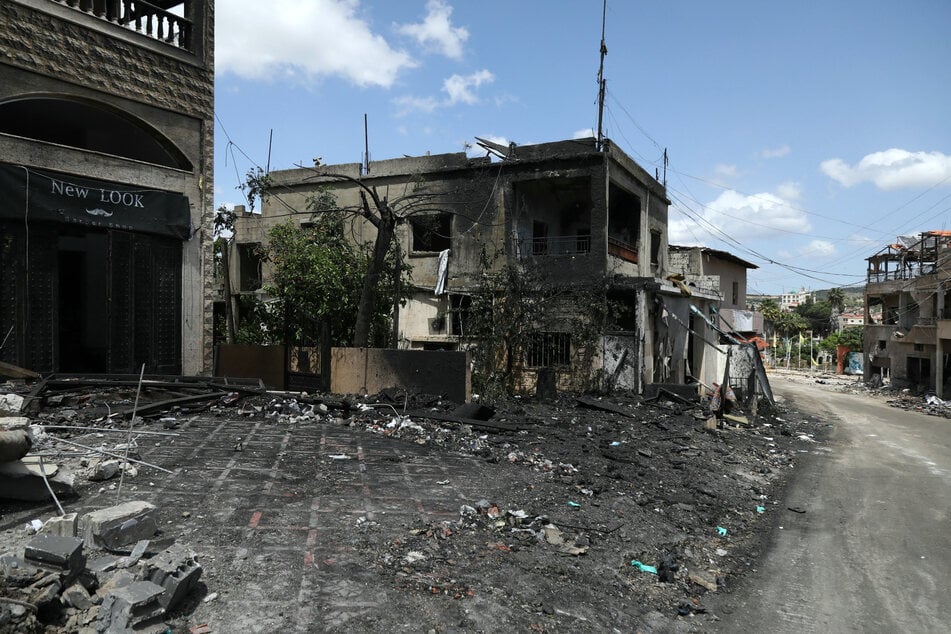 Israelische Kampfflugzeuge schlugen am Dienstag den zweiten Tag in Folge tief im Libanon ein und trafen eine Einrichtung der Hisbollah im Bekaa-Tal.