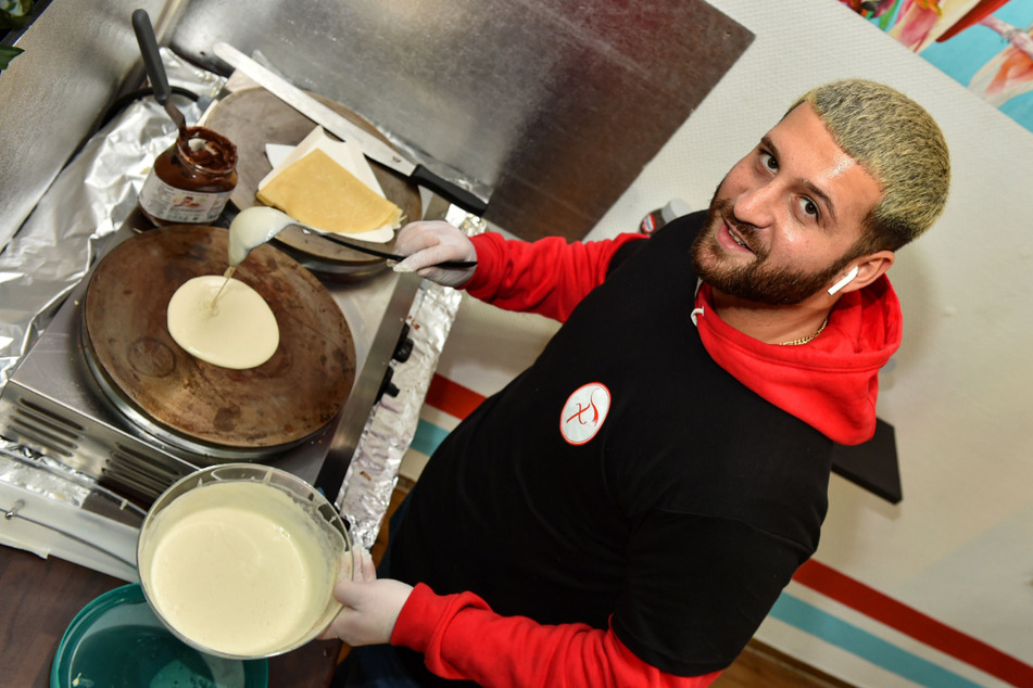 Amir Fathi (27) liebt Crêpes und will seine Kunden mit den leckeren Pfannkuchen verwöhnen.