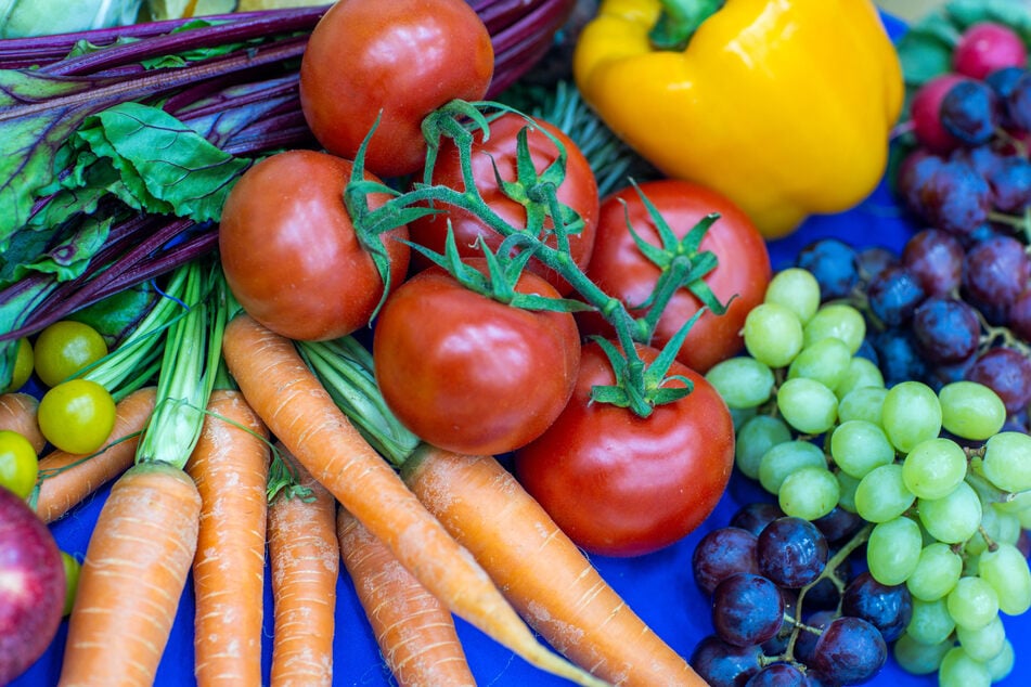 Obst und Gemüse sind die besten Begleiter an heißen Tagen.