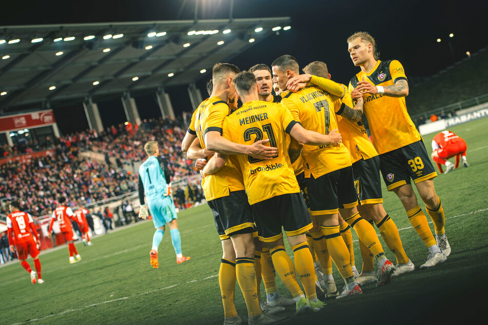 Durch den 2:1-Sieg im Halbfinale gegen den FSV Zwickau steht Dynamo Dresden im Finale des Sachsenpokals.