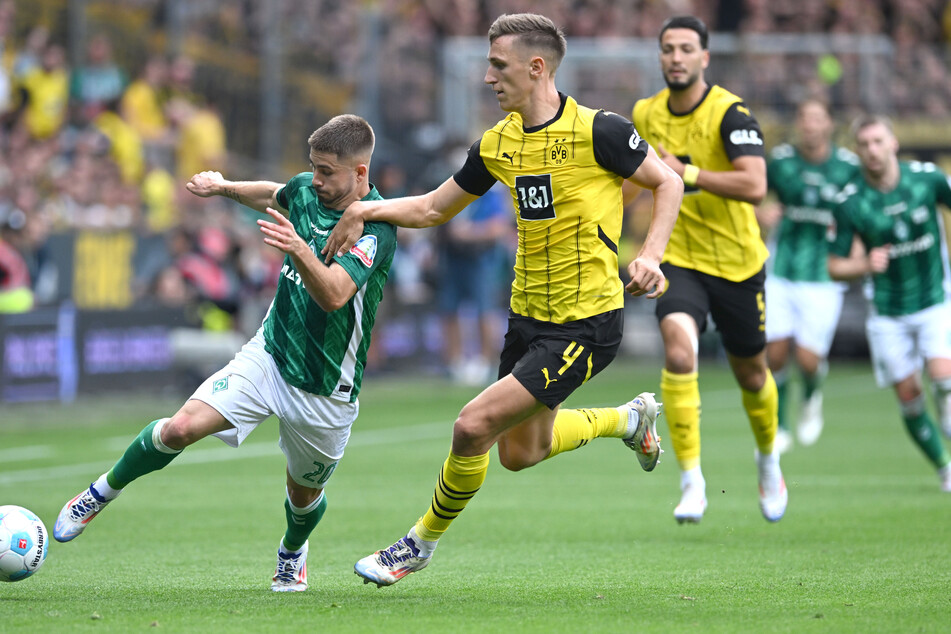 Nico Schlotterbeck (r.) sah die Gelb-Rote Karte und verpasst das nächste Spiel gesperrt.