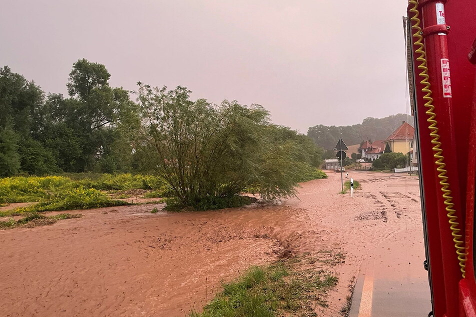 Unwetter sorgt in Thüringen für Schlammlawinen und überschwemmte Straßen