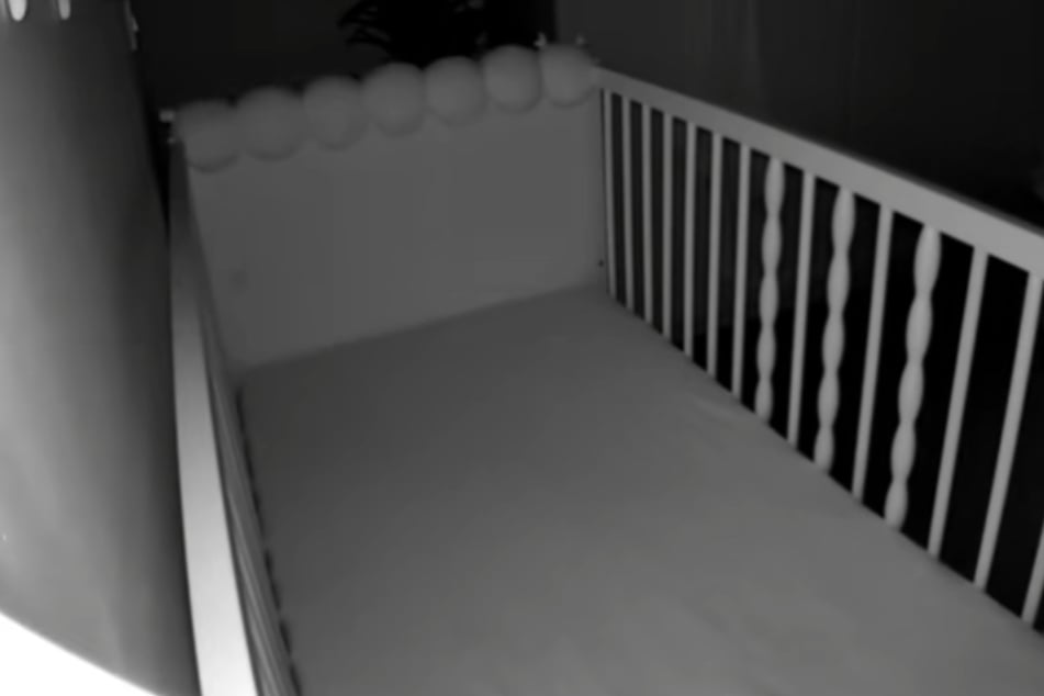 Vater hört nachts Knall: Beim Blick ins Babybett folgt der wahre Schock