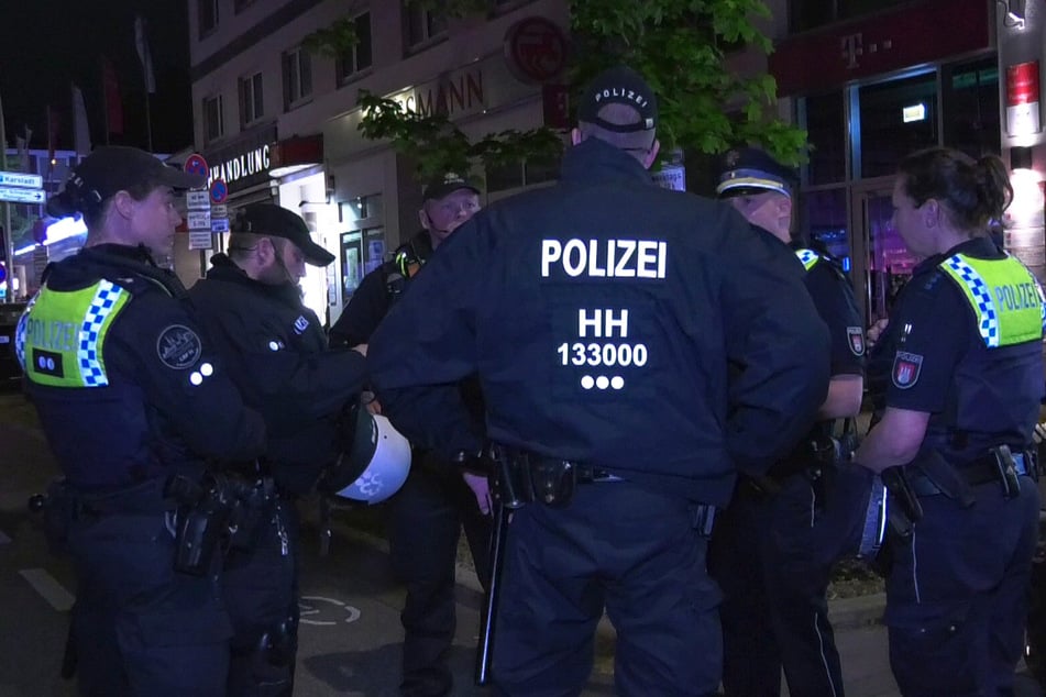 Die Polizei konnte die Auseinandersetzung erst mit einem Großaufgebot auflösen.