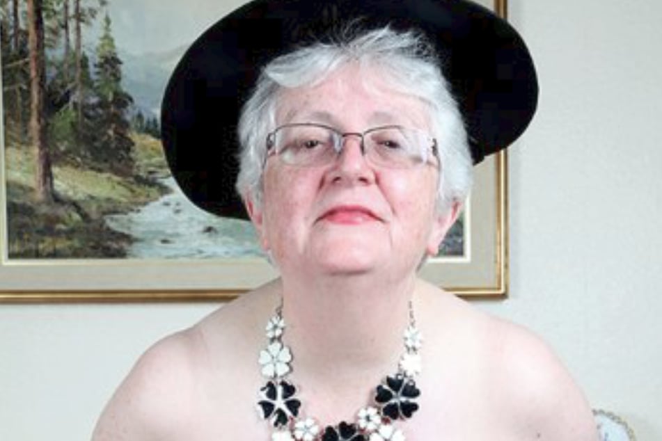 So und noch viel freizügiger zeigt sich die 73-Jährige im Internet.