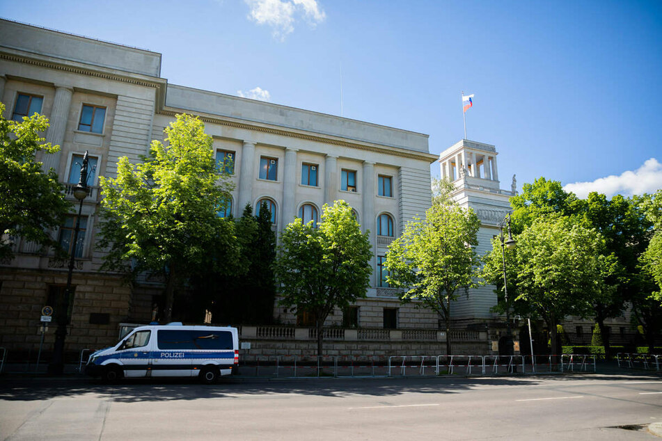 Im Oktober 2021 ist die Leiche eines Mitarbeiters der russischen Botschaft auf dem Gehweg an der Rückseite des Gebäudes gefunden worden. (Archivfoto)