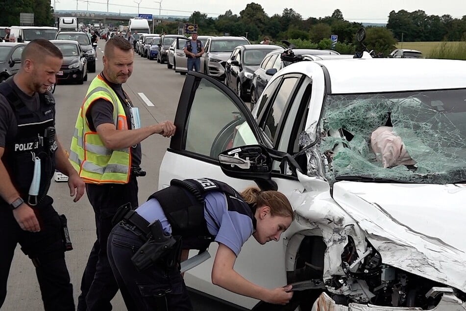 Eine Unfall-Serie führte zur Vollsperrung mit anschließendem Stau.