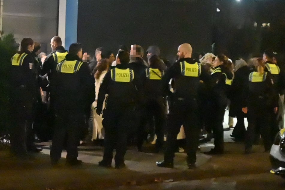 Streit auf Trauerfeier eskaliert: Großeinsatz in Hamburg