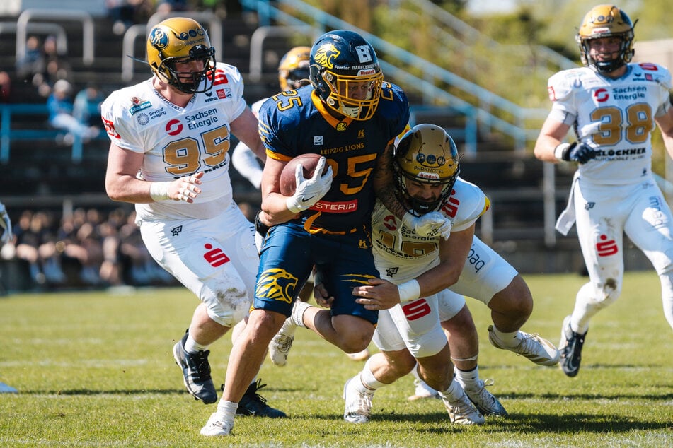 Der US-amerikanische Running Back Jayden Sullins (M.) soll in dieser Saison viele Touchdowns erlaufen.