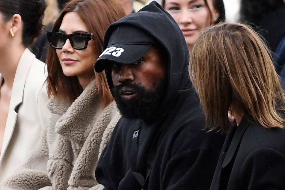 Kanye West (45) sorgte bei der letzten Pariser Fashion-Week für einen Skandal, denn er trug ein T-Shirt, auf dem "White Lives Matter" stand. - Er selbst fand das lustig.