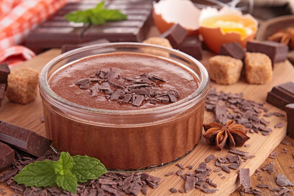 Klassische Mousse au Chocolat nach originalem Rezept enthält keine Sahne.
