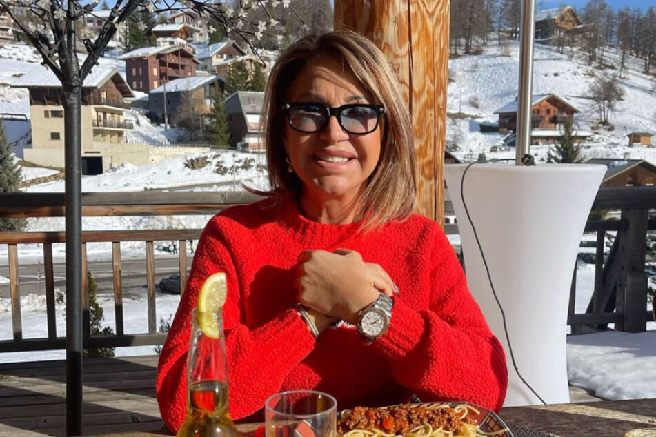 Carmen Geiss (57) genießt aktuell die frische Bergluft in den französischen Seealpen.