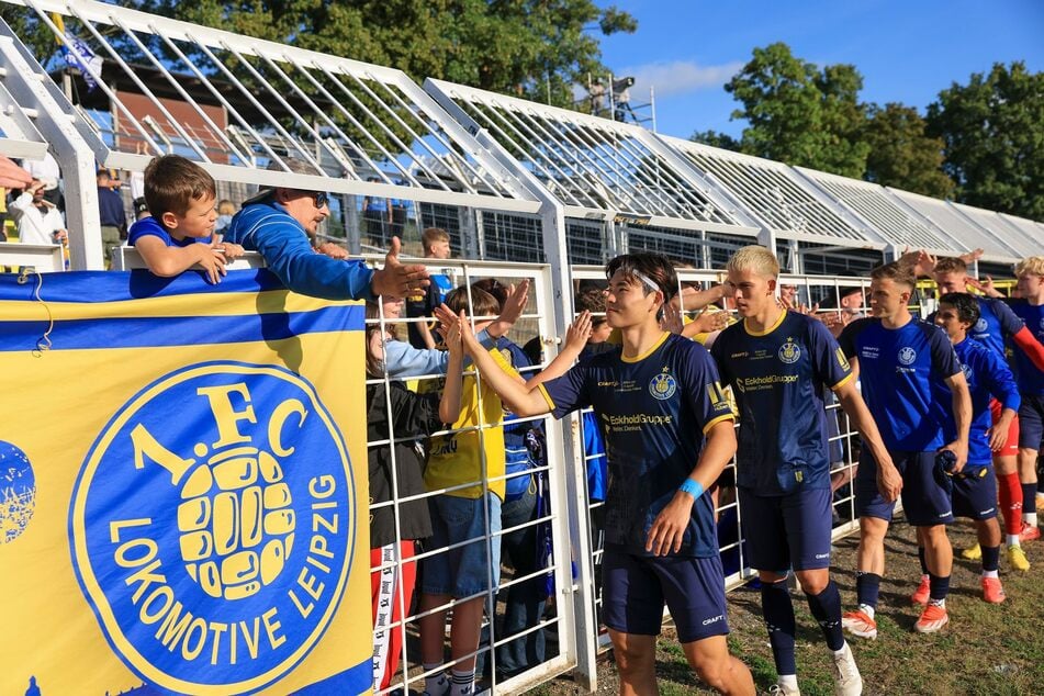 Die Fans von Lok Leipzig feierten nach Abpfiff ihre Mannschaft.