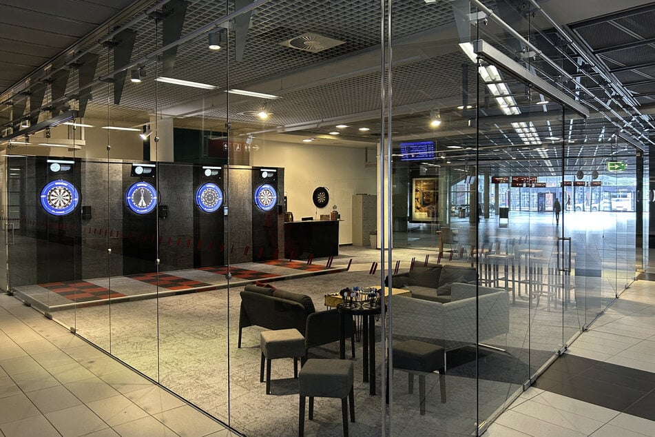 Das neue Vereinsheim des Klotzscher Darts Clubs befindet sich direkt auf der Empfangsebene im Dresdner Flughafen.