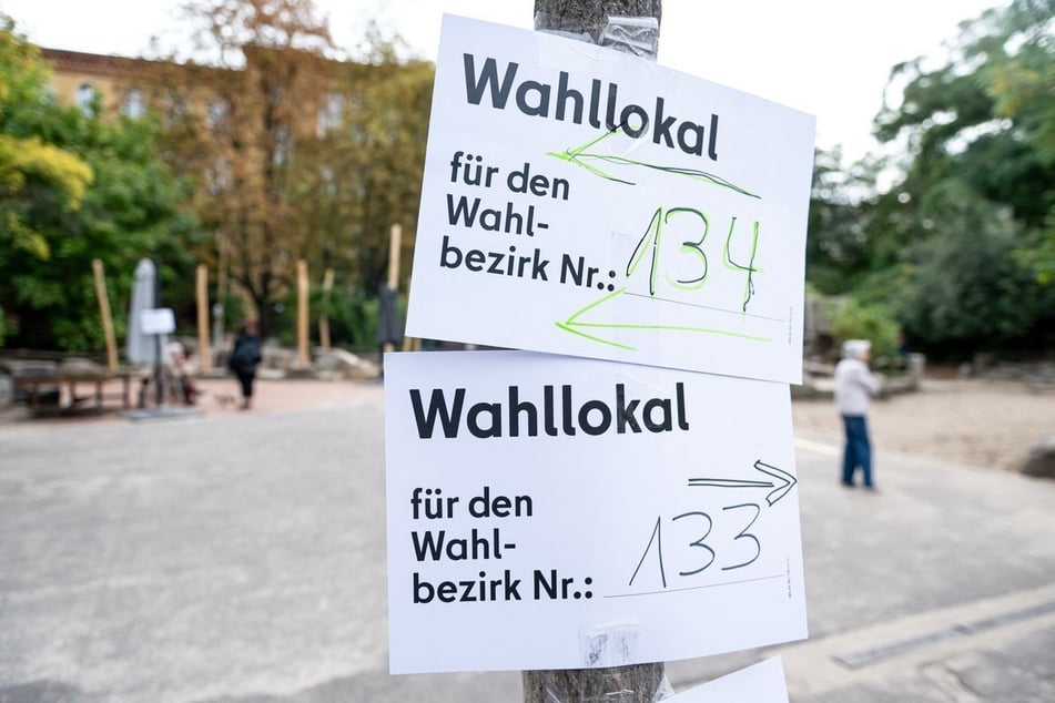 Wo sich am Wahltag das richtige Wahllokal befindet, zeigt die Online-Wahllokalsuche des Landeswahlleiters.