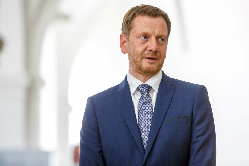 Ministerpräsident Michael Kretschmer (46, CDU) beglückwünschte die Einser-Schüler. (Archivbild)