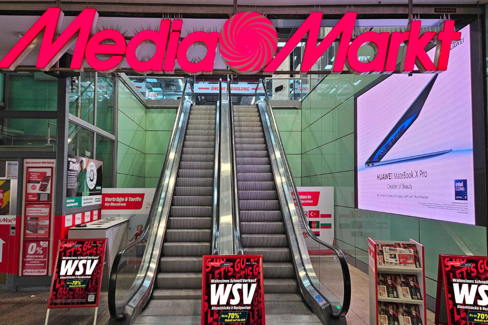 MediaMarkt Hamburg-Altona (im Bahnhof Altona) - Paul-Nevermann-Platz 15.