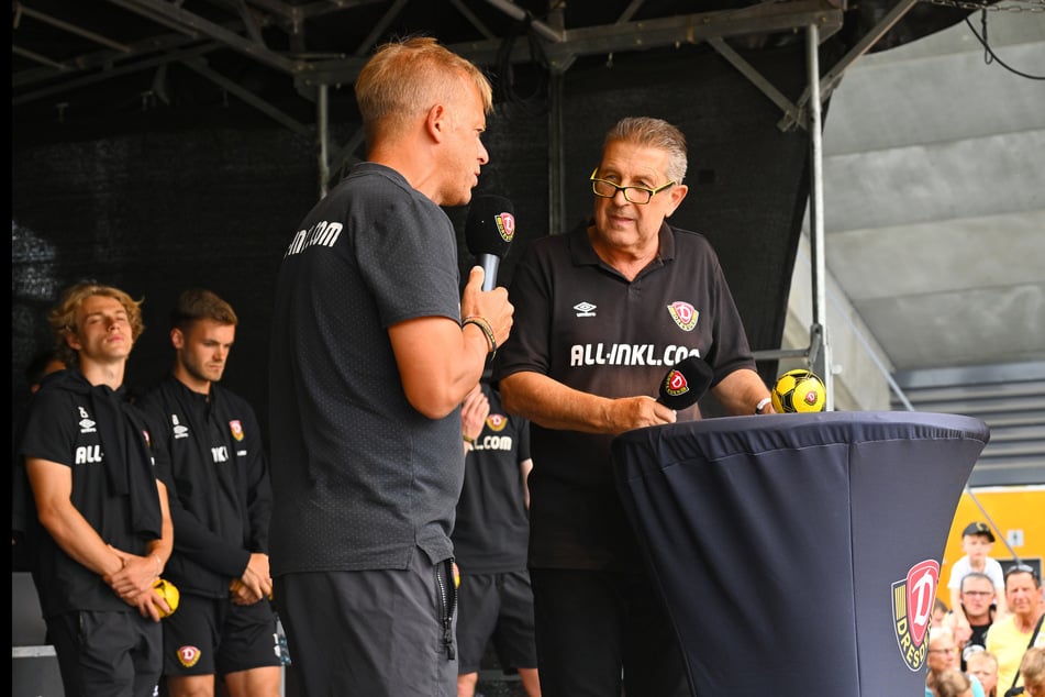 Markus Anfang (v.) stand Stadionsprecher Peter Hauskeller (r.) Rede und Antwort.