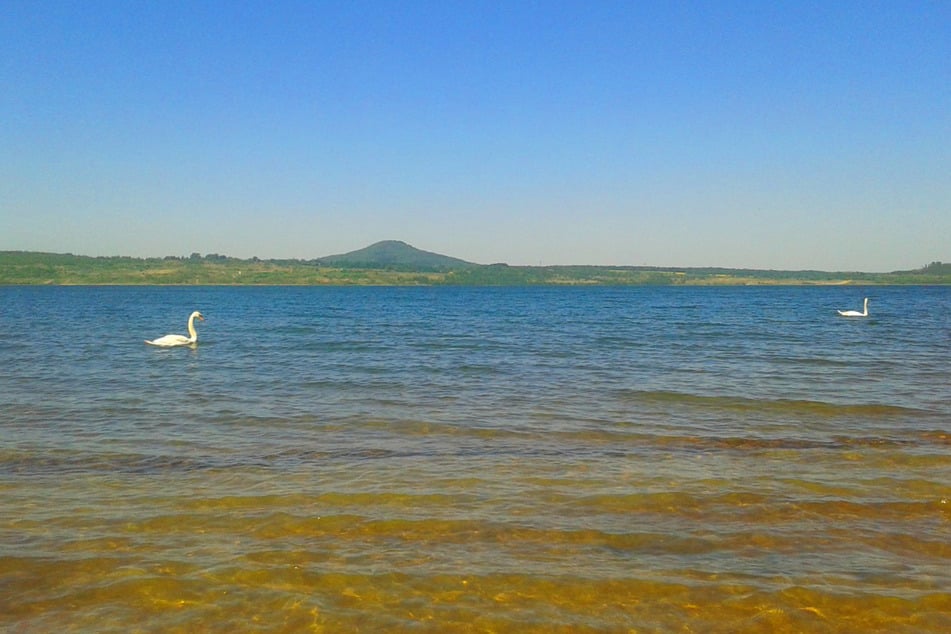 Der Berzdorfer See ist ein künstlicher See, der aus dem Restloch eines Braunkohletagebaus entstand.