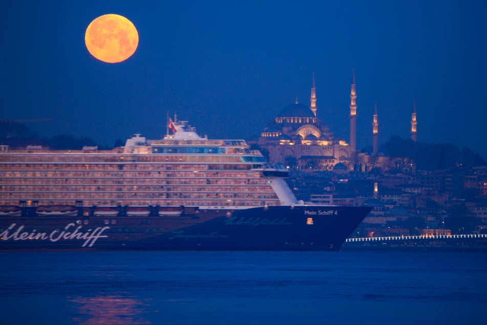 Die Entwicklungen im Nahen Osten nehmen Einfluss auf die Reisen mit der "Mein Schiff 4" und "Mein Schiff 5" (Archivbild)