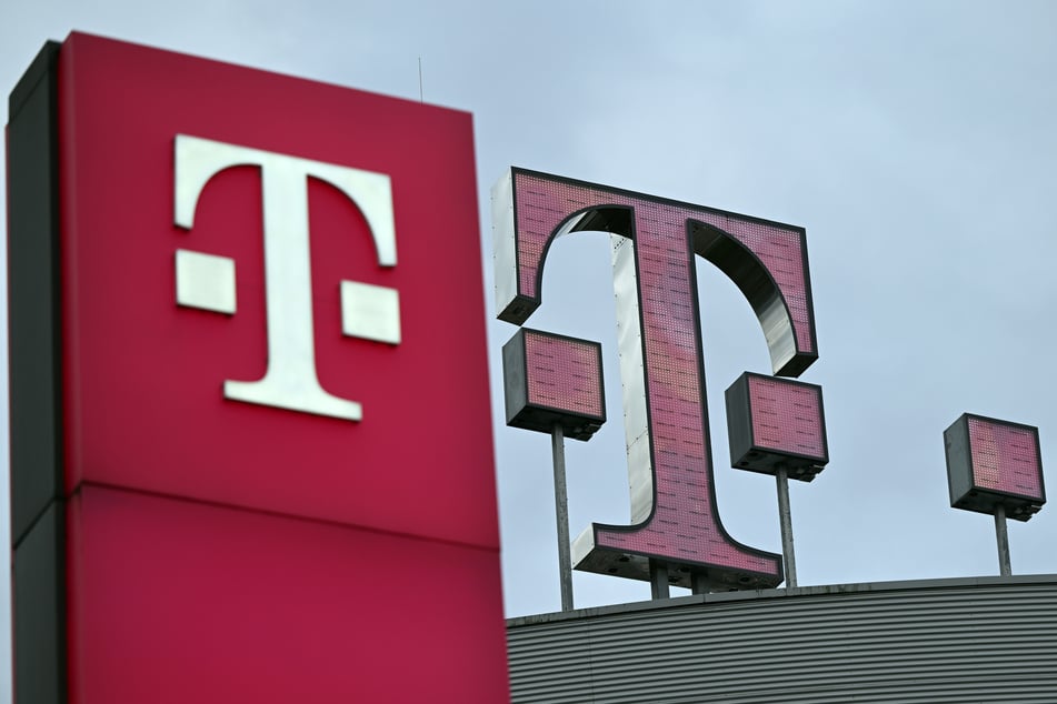 Kunden müssen warten: Telekom-Mitarbeiter führen Tarifstreit für mehr Gehalt