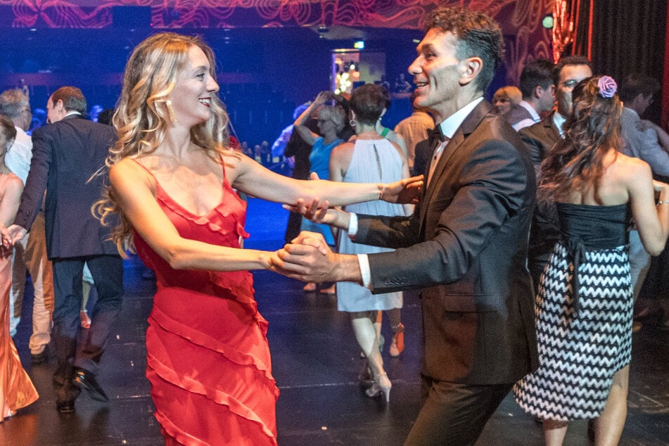 Beim Sommernachtsball darf auch auf der Bühne getanzt werden.