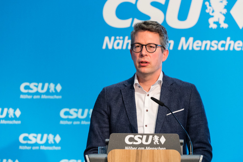 Markus Blume (45), CSU-Generalsekretär, spricht auf einer Pressekonferenz.