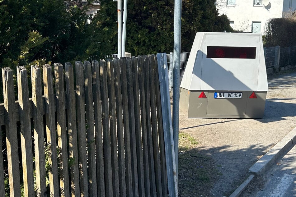 Superblitzer liegt am Stadtrand auf der Lauer