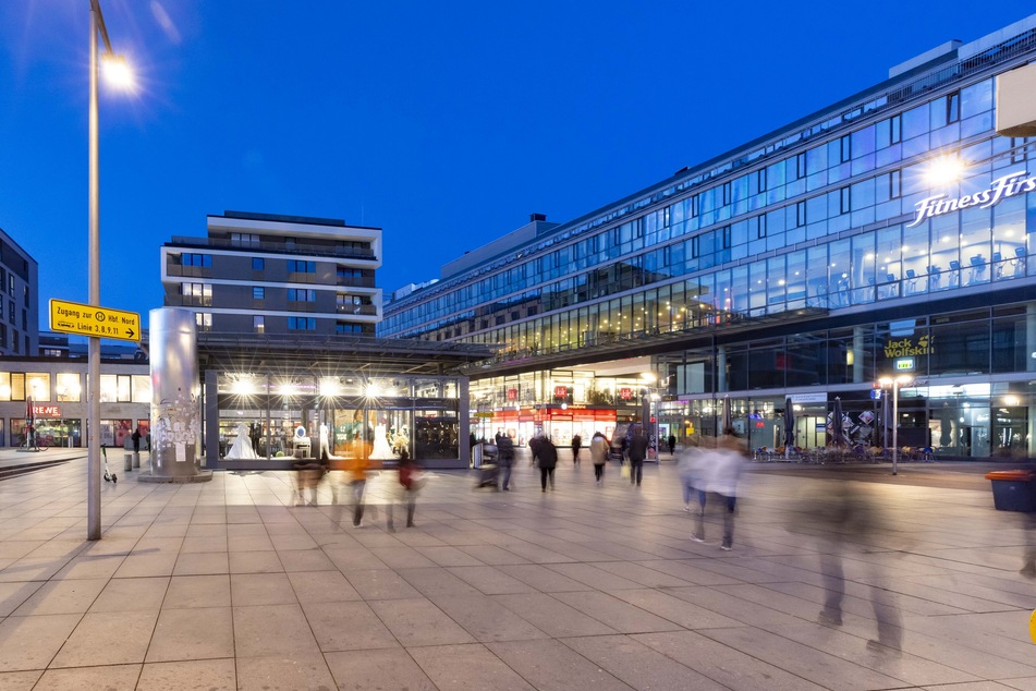 Der Unfall mit dem Fahrradfahrer ereignete sich am Wiener Platz beim Hauptbahnhof. (Archivbild)